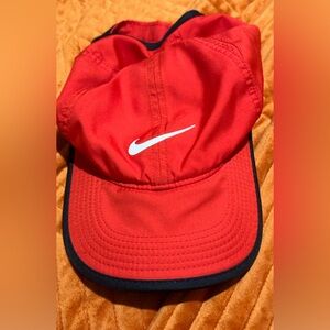 Nike featherlight drifit red hat